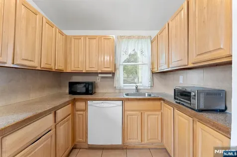 78-80 Girard Place Newark NJ 07108