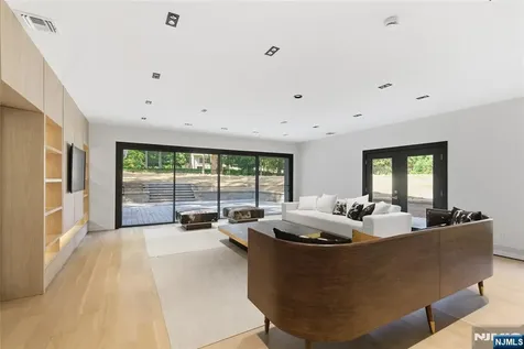 60 Brookside Drive Upper Saddle River NJ 07458