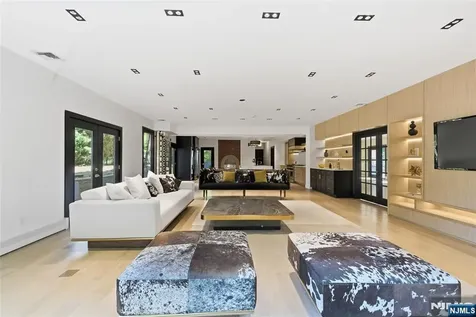 60 Brookside Drive Upper Saddle River NJ 07458