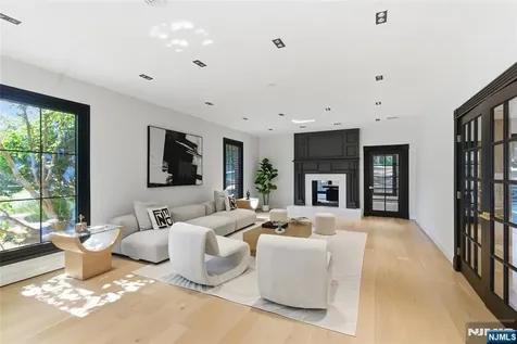 60 Brookside Drive Upper Saddle River NJ 07458