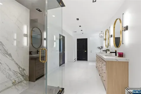 60 Brookside Drive Upper Saddle River NJ 07458