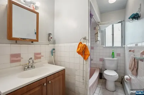 109 Dixon Avenue Paterson NJ 07501