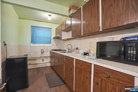 109 Dixon Avenue Paterson NJ 07501