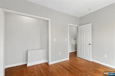 543 N Grove Street East Orange NJ 07017