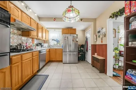 33 Beaumont Place Newark NJ 07104