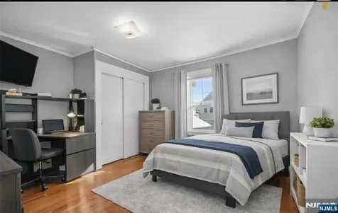 33 Beaumont Place Newark NJ 07104