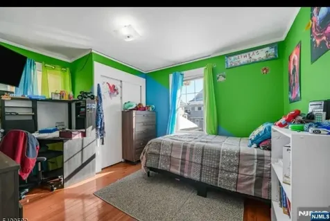 33 Beaumont Place Newark NJ 07104