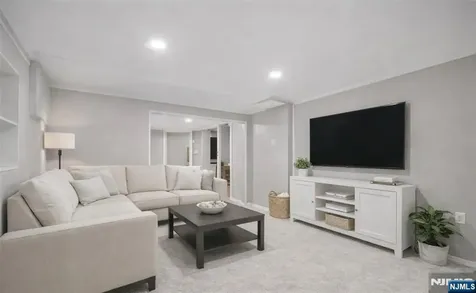 33 Beaumont Place Newark NJ 07104