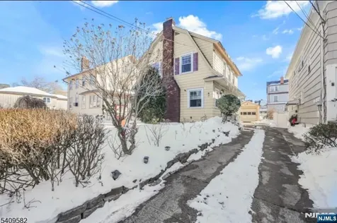 33 Beaumont Place Newark NJ 07104