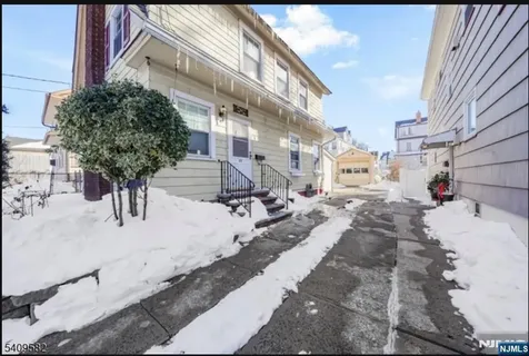 33 Beaumont Place Newark NJ 07104