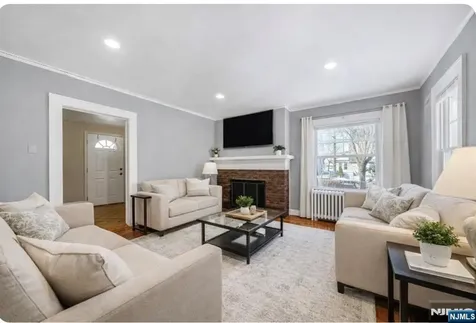 33 Beaumont Place Newark NJ 07104