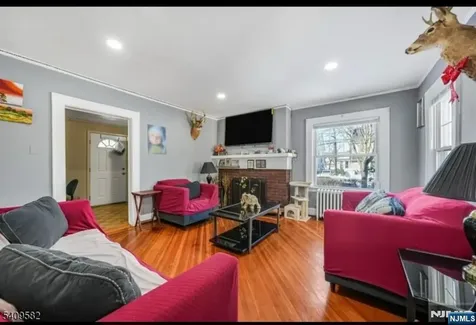 33 Beaumont Place Newark NJ 07104