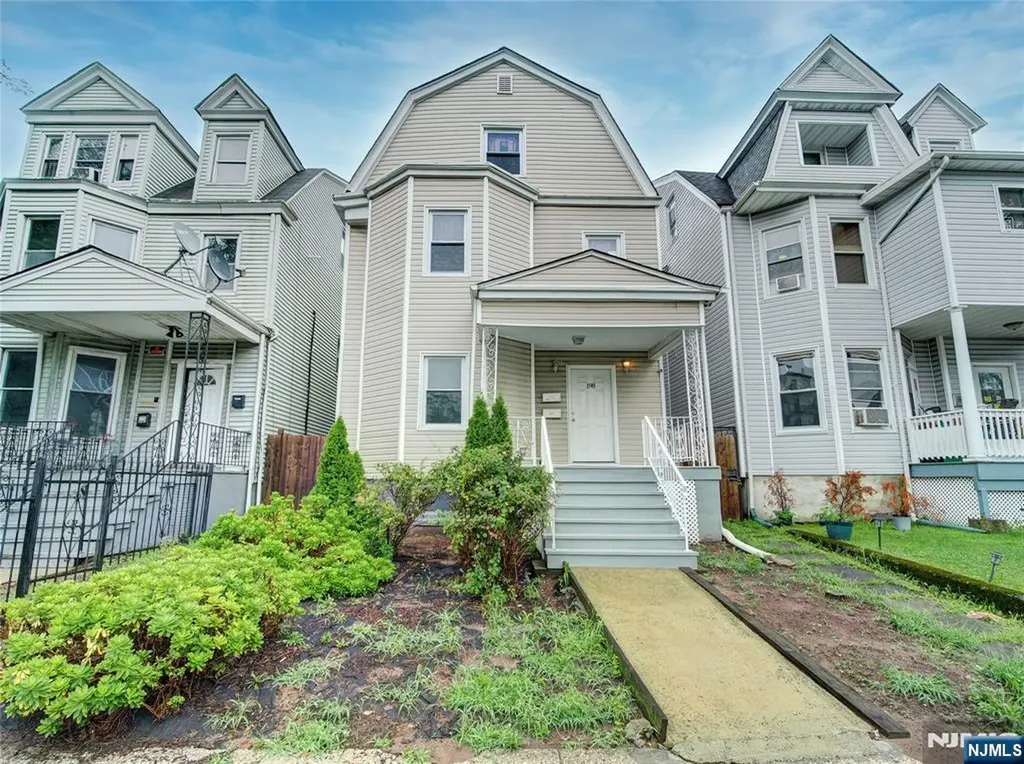 198 17th Street East Orange NJ 07017