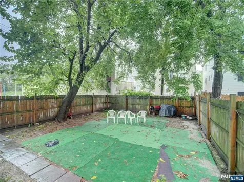 198 17th Street East Orange NJ 07017
