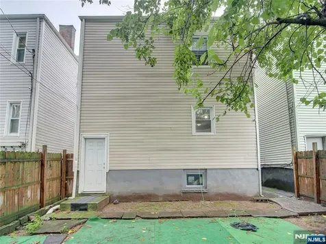 198 17th Street East Orange NJ 07017