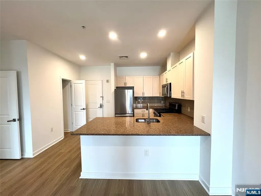 2050 Central Road Fort Lee NJ 07024