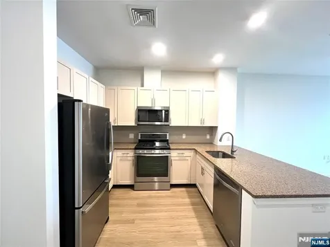 2050 Central Road Fort Lee NJ 07024