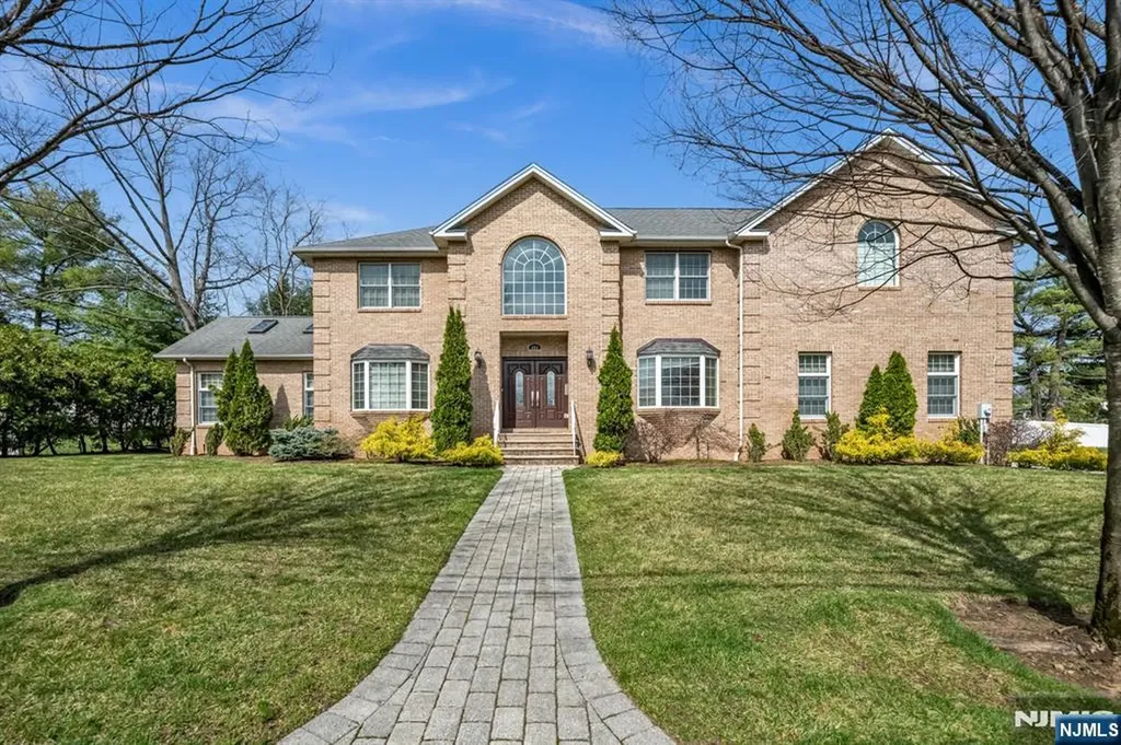683 Victoria Avenue Paramus NJ 07652