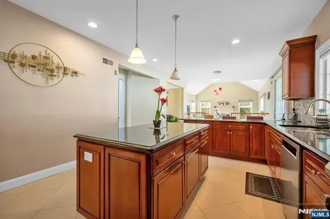 683 Victoria Avenue Paramus NJ 07652