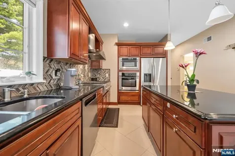 683 Victoria Avenue Paramus NJ 07652