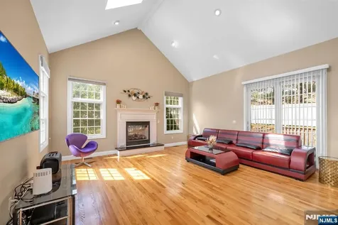 683 Victoria Avenue Paramus NJ 07652