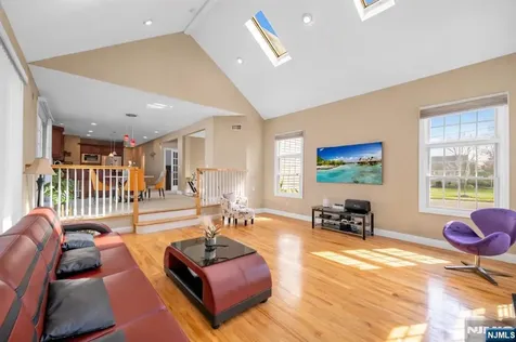 683 Victoria Avenue Paramus NJ 07652