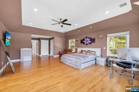 683 Victoria Avenue Paramus NJ 07652