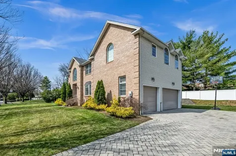 683 Victoria Avenue Paramus NJ 07652
