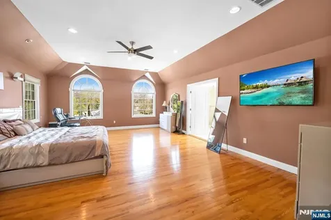 683 Victoria Avenue Paramus NJ 07652