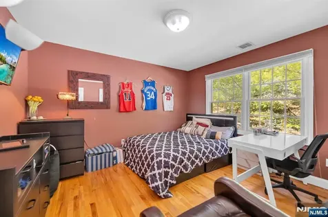 683 Victoria Avenue Paramus NJ 07652