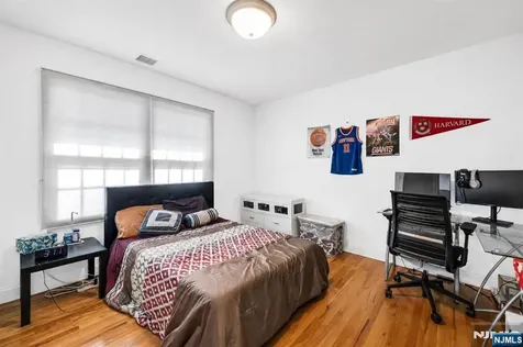 683 Victoria Avenue Paramus NJ 07652