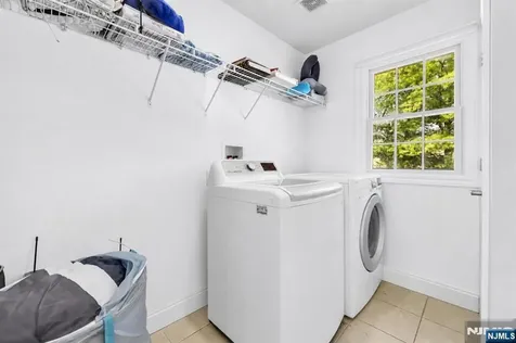 683 Victoria Avenue Paramus NJ 07652