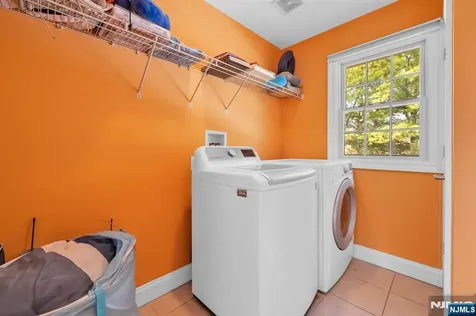683 Victoria Avenue Paramus NJ 07652