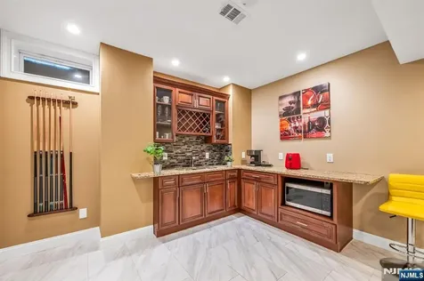 683 Victoria Avenue Paramus NJ 07652