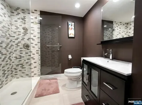 683 Victoria Avenue Paramus NJ 07652
