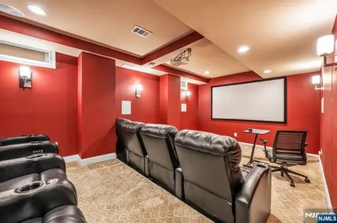 683 Victoria Avenue Paramus NJ 07652