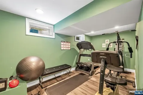 683 Victoria Avenue Paramus NJ 07652