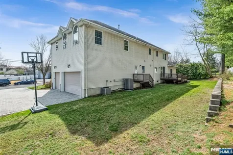 683 Victoria Avenue Paramus NJ 07652