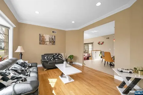 683 Victoria Avenue Paramus NJ 07652