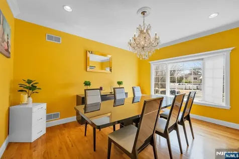 683 Victoria Avenue Paramus NJ 07652
