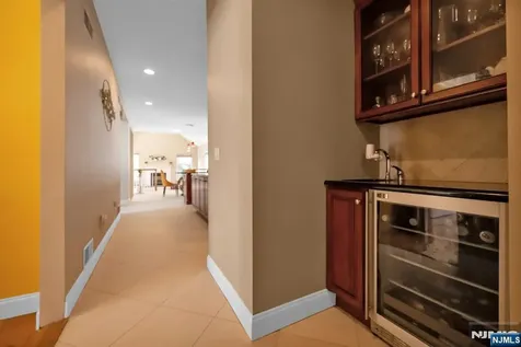 683 Victoria Avenue Paramus NJ 07652