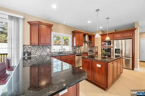683 Victoria Avenue Paramus NJ 07652