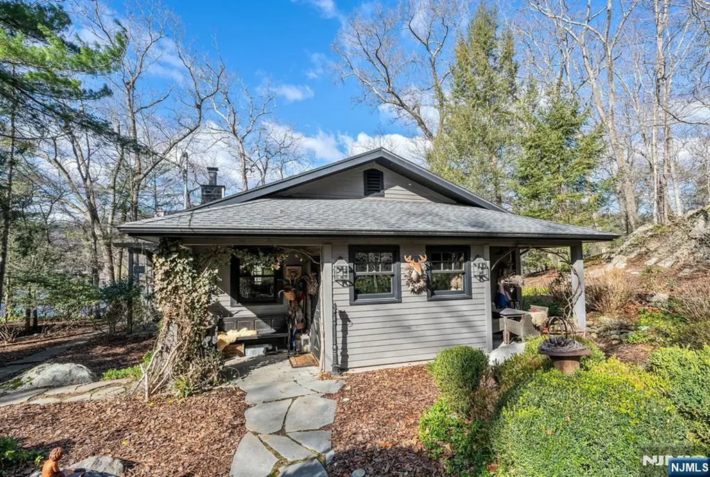 26 Short Road Bloomingdale NJ 07420