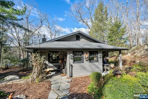 26 Short Road Bloomingdale NJ 07420