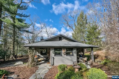 26 Short Road Bloomingdale NJ 07420