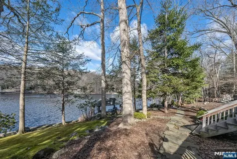 26 Short Road Bloomingdale NJ 07420