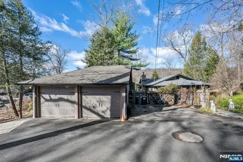 26 Short Road Bloomingdale NJ 07420