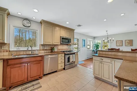 251 Paul Court Hillsdale NJ 07642