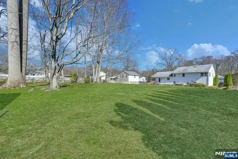 251 Paul Court Hillsdale NJ 07642