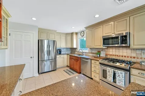 251 Paul Court Hillsdale NJ 07642